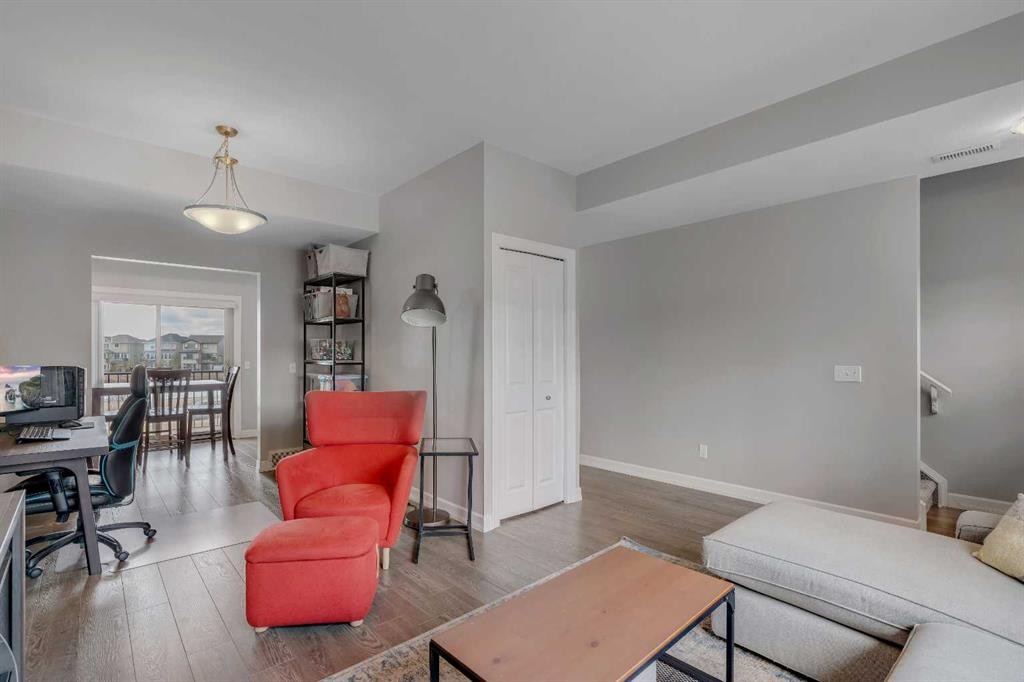 414-121 Copperpond Common Se, Calgary, AB