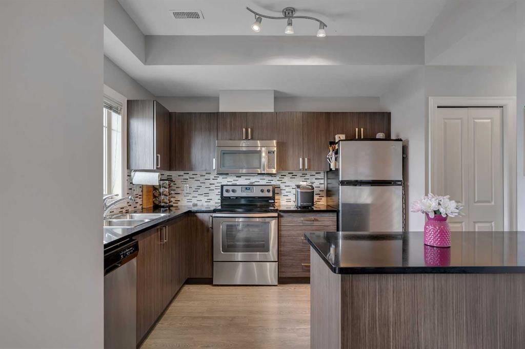 414-121 Copperpond Common Se, Calgary, AB