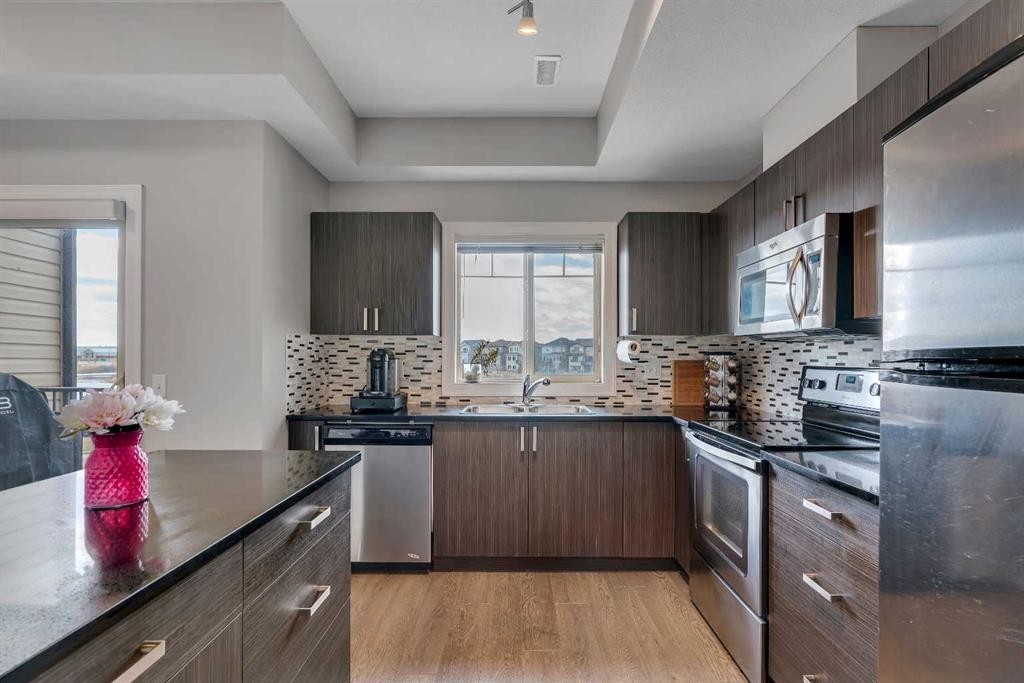 414-121 Copperpond Common Se, Calgary, AB