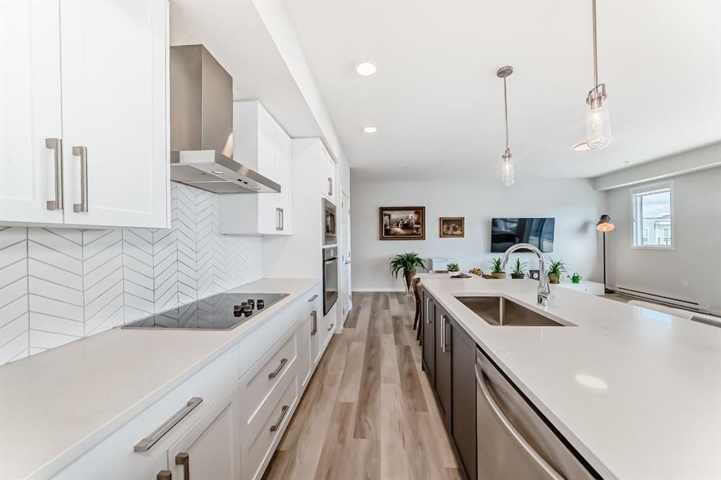 1402-33 Carringham Gate Nw, Calgary, AB - Indoor Photo Showing Kitchen With Upgraded Kitchen