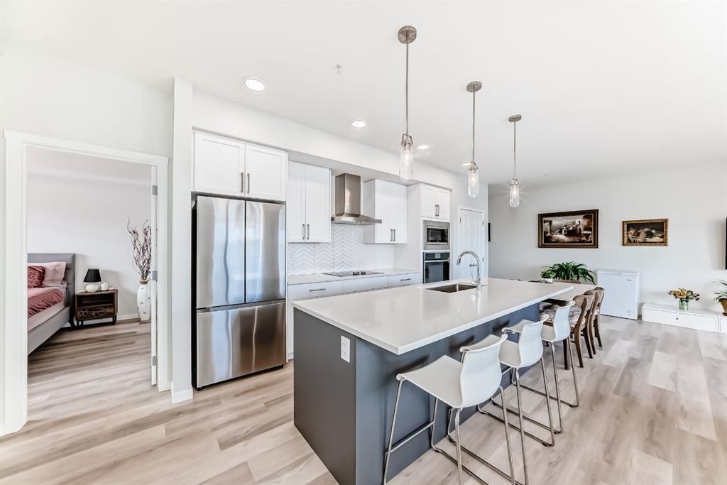1402-33 Carringham Gate Nw, Calgary, AB - Indoor Photo Showing Kitchen With Stainless Steel Kitchen With Upgraded Kitchen