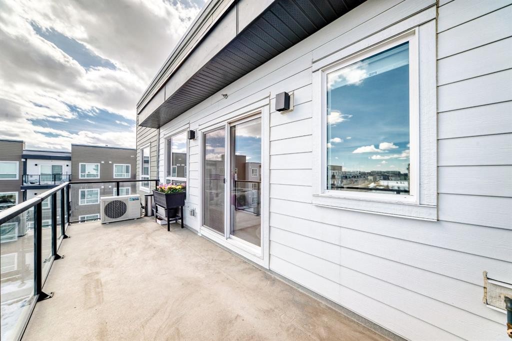 1402-33 Carringham Gate Nw, Calgary, AB - Outdoor With Balcony With Exterior
