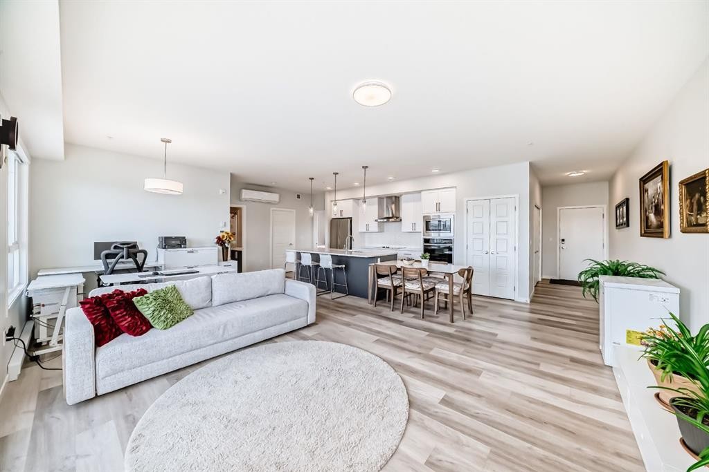 1402-33 Carringham Gate Nw, Calgary, AB - Indoor Photo Showing Living Room
