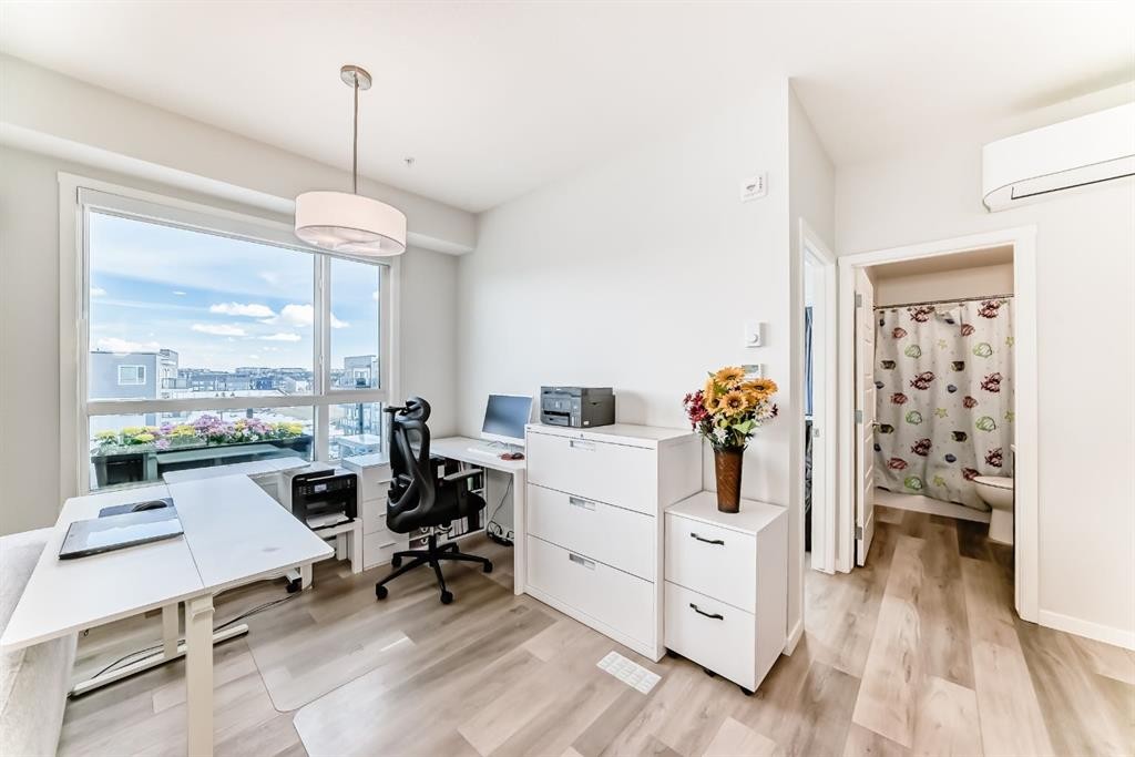 1402-33 Carringham Gate Nw, Calgary, AB - Indoor Photo Showing Office