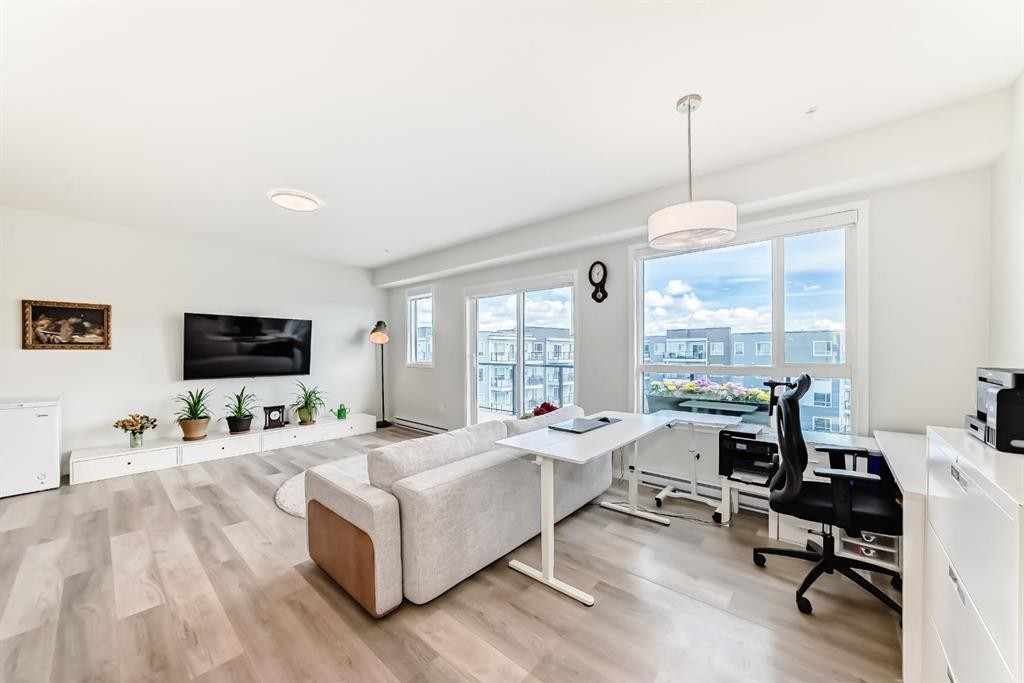 1402-33 Carringham Gate Nw, Calgary, AB - Indoor
