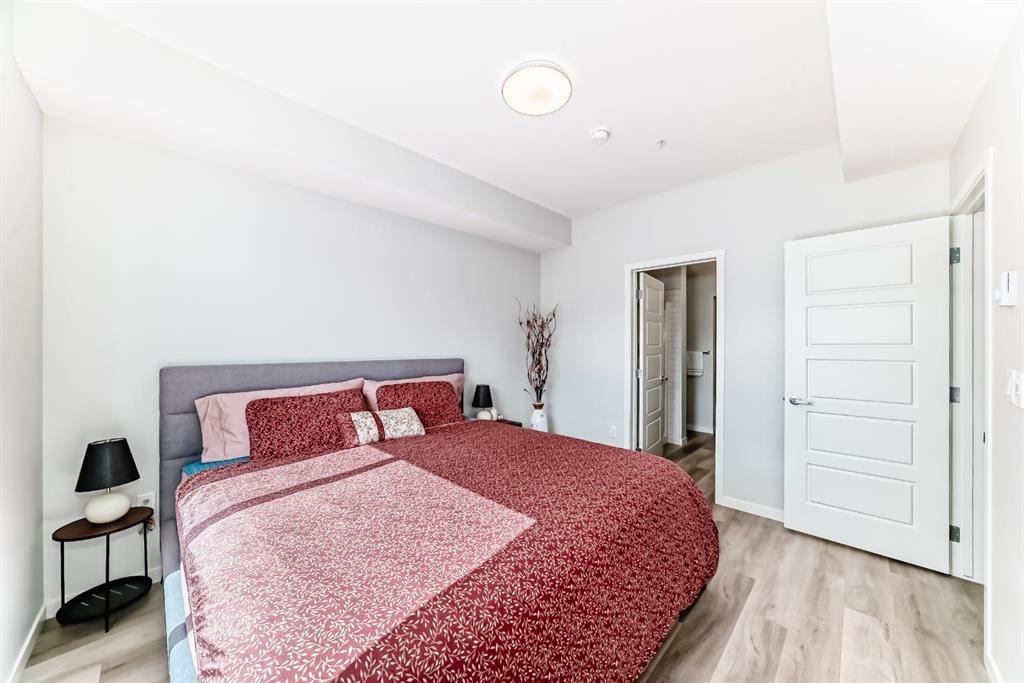 1402-33 Carringham Gate Nw, Calgary, AB - Indoor Photo Showing Bedroom