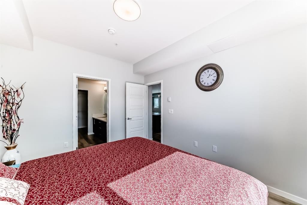 1402-33 Carringham Gate Nw, Calgary, AB - Indoor Photo Showing Bedroom