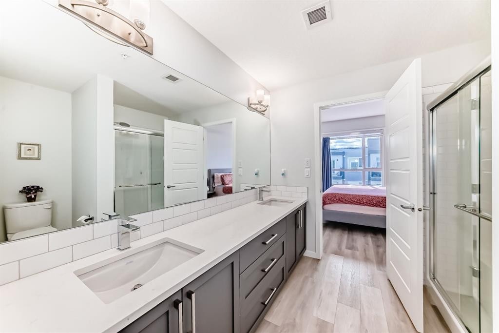 1402-33 Carringham Gate Nw, Calgary, AB - Indoor Photo Showing Bathroom