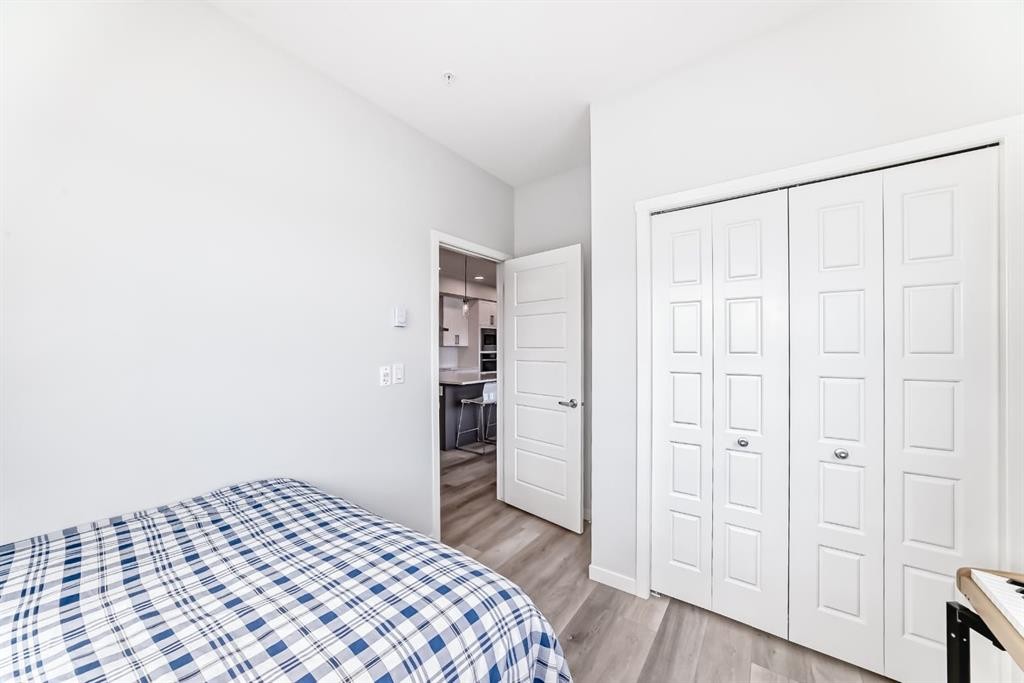 1402-33 Carringham Gate Nw, Calgary, AB - Indoor Photo Showing Bedroom