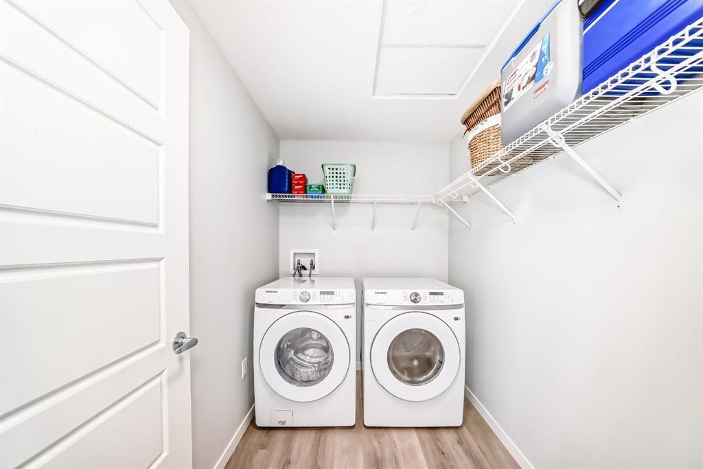 1402-33 Carringham Gate Nw, Calgary, AB - Indoor Photo Showing Laundry Room