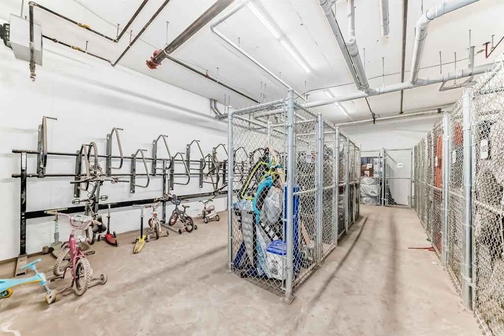 1402-33 Carringham Gate Nw, Calgary, AB - Indoor