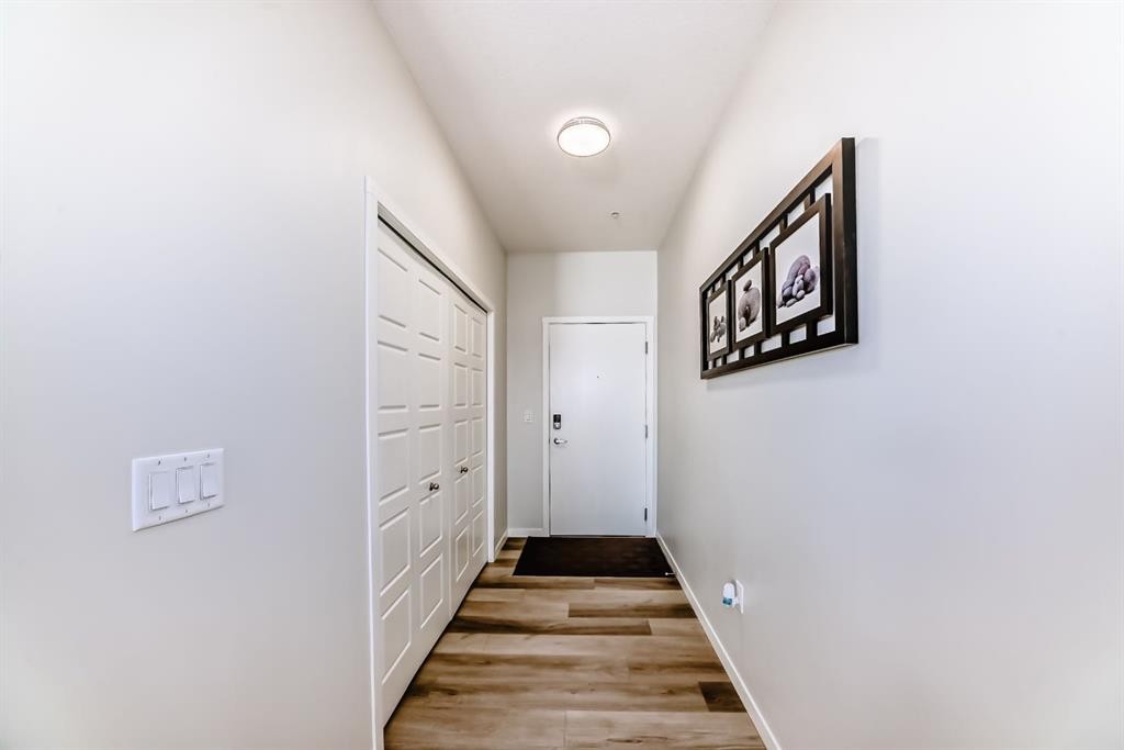 1402-33 Carringham Gate Nw, Calgary, AB - Indoor Photo Showing Other Room