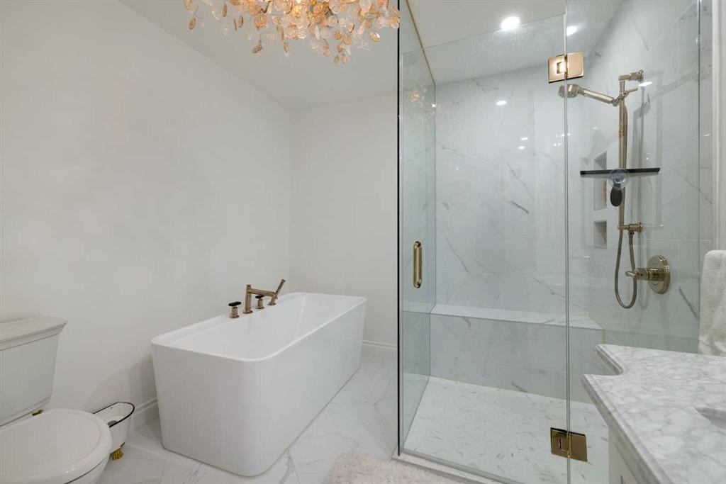 1727 24 Street Sw, Calgary, AB - Indoor Photo Showing Bathroom
