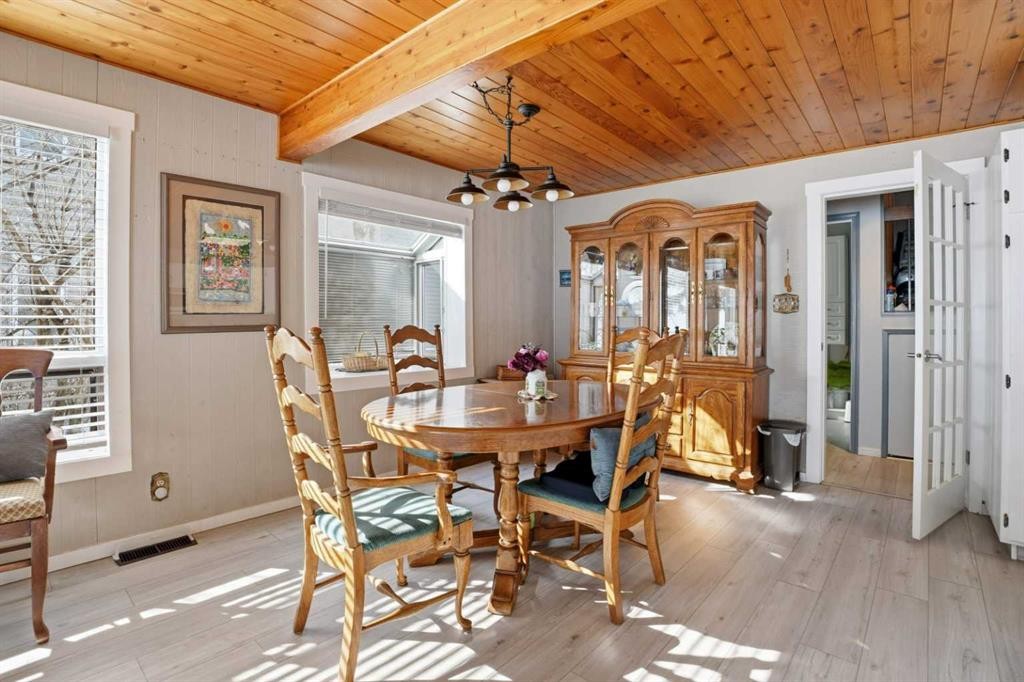 707 7 Street, Ross Haven, AB - Indoor Photo Showing Dining Room