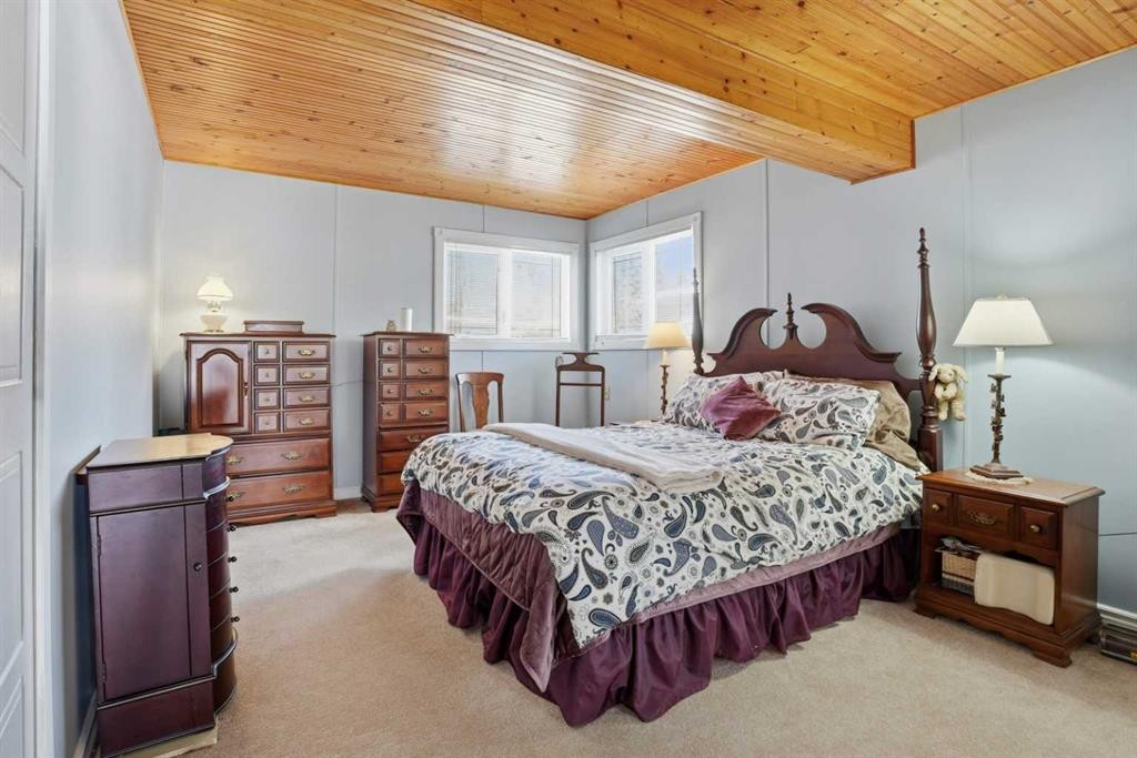 707 7 Street, Ross Haven, AB - Indoor Photo Showing Bedroom