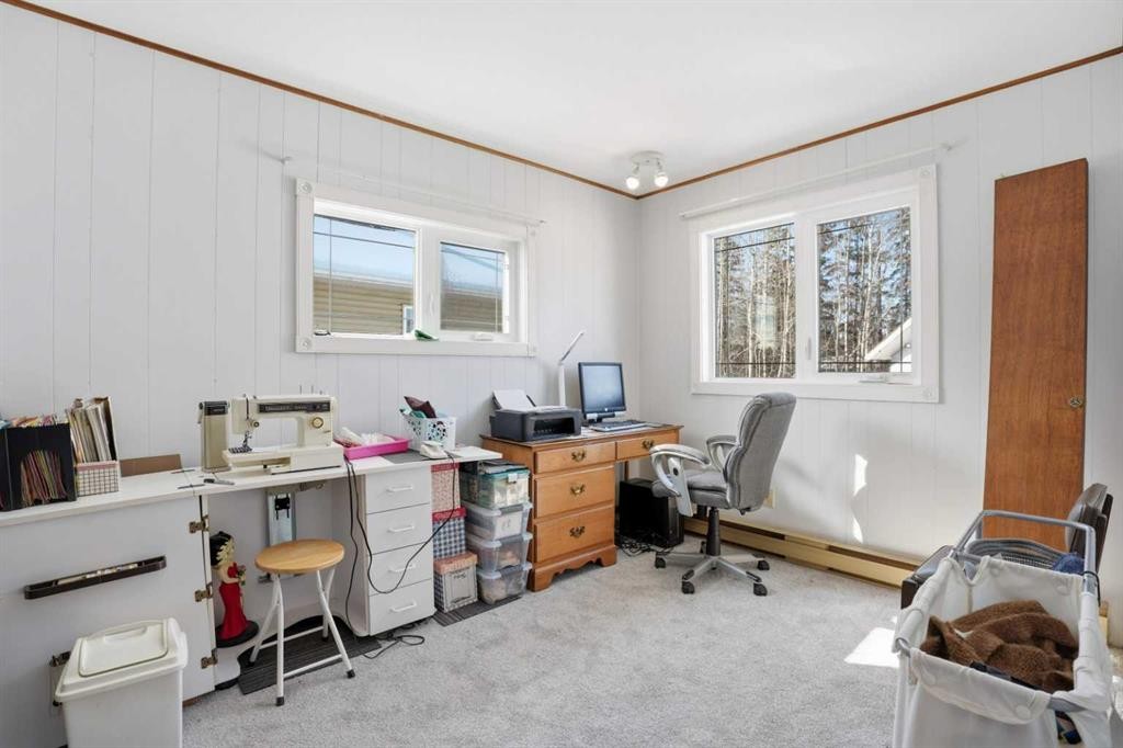 707 7 Street, Ross Haven, AB - Indoor Photo Showing Office