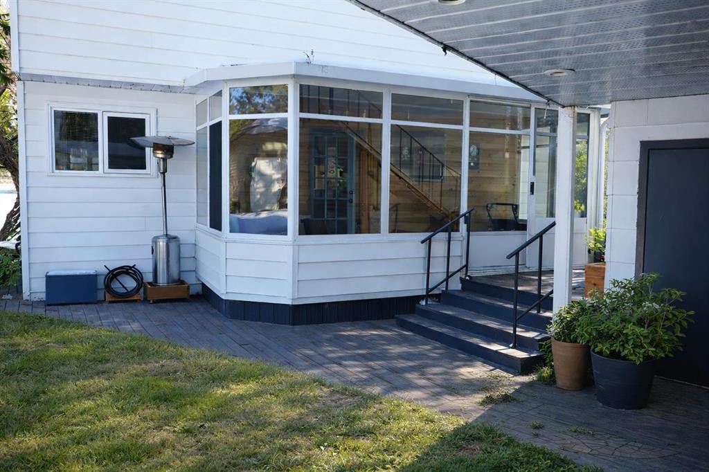 707 7 Street, Ross Haven, AB - Outdoor