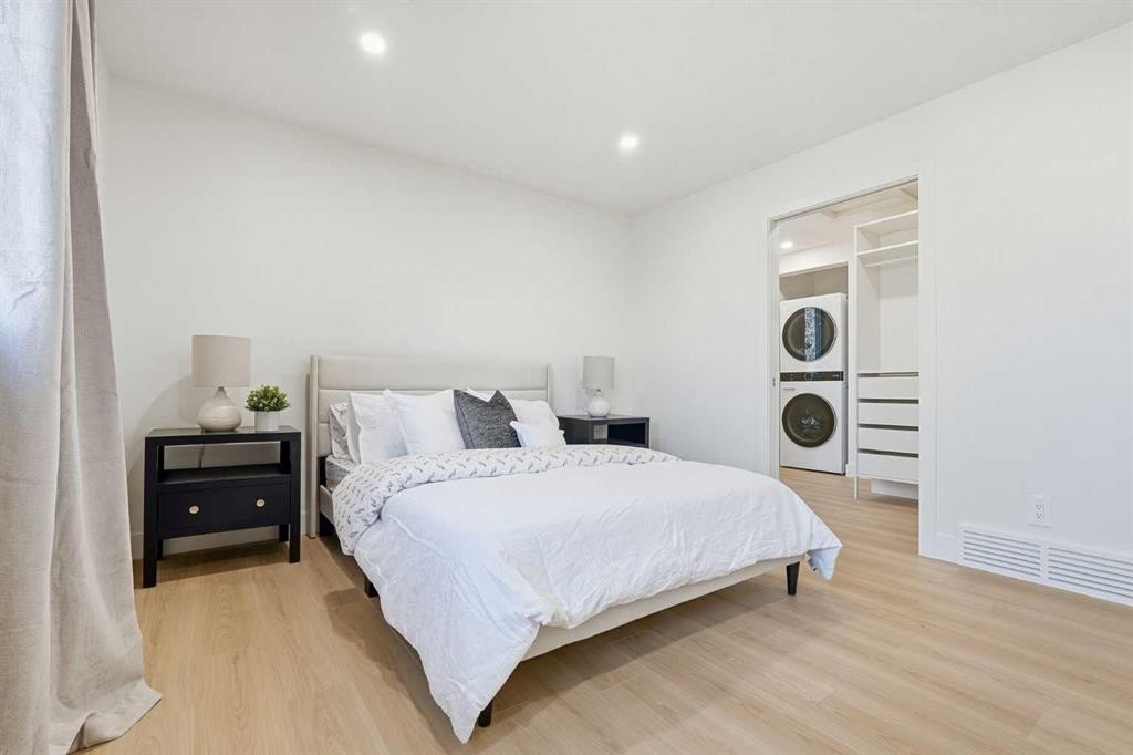 1016 Mapleglade Drive Se, Calgary, AB - Indoor Photo Showing Bedroom