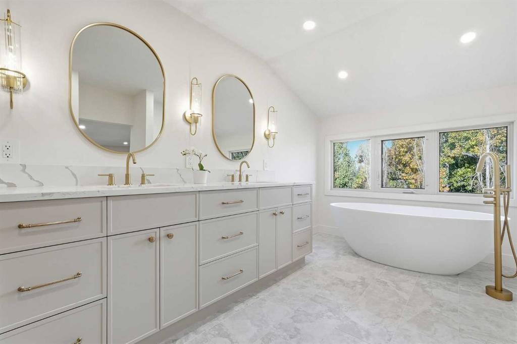 1016 Mapleglade Drive Se, Calgary, AB - Indoor Photo Showing Bathroom