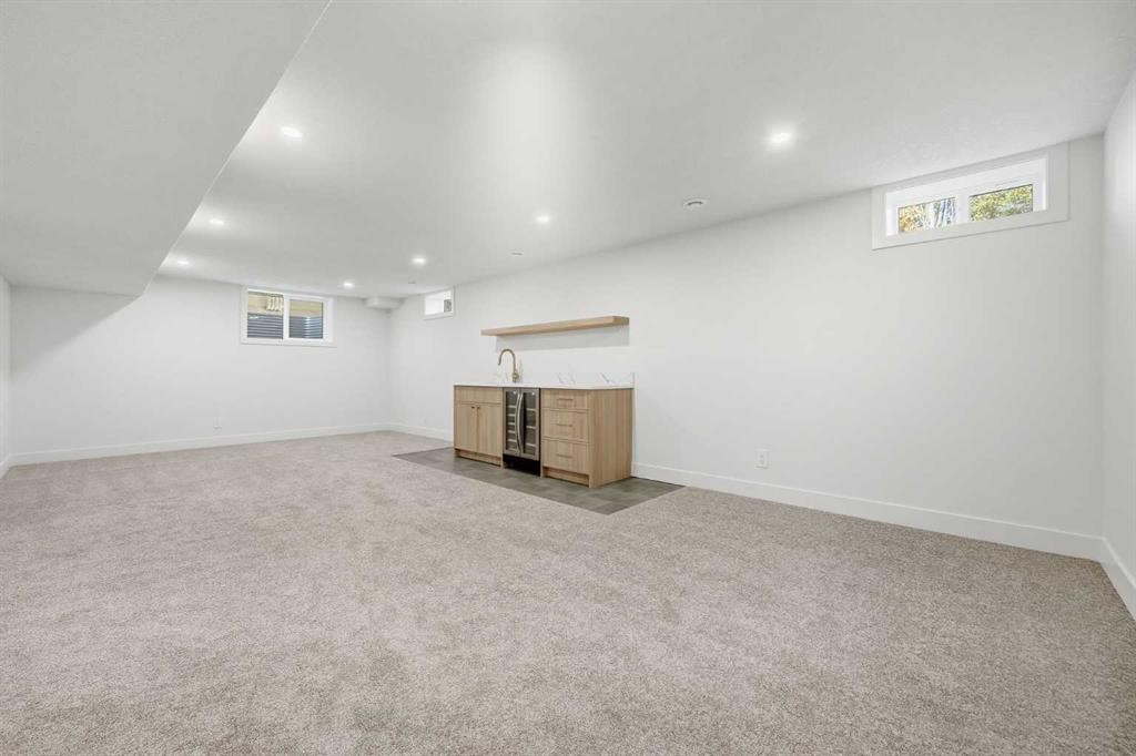 1016 Mapleglade Drive Se, Calgary, AB - Indoor