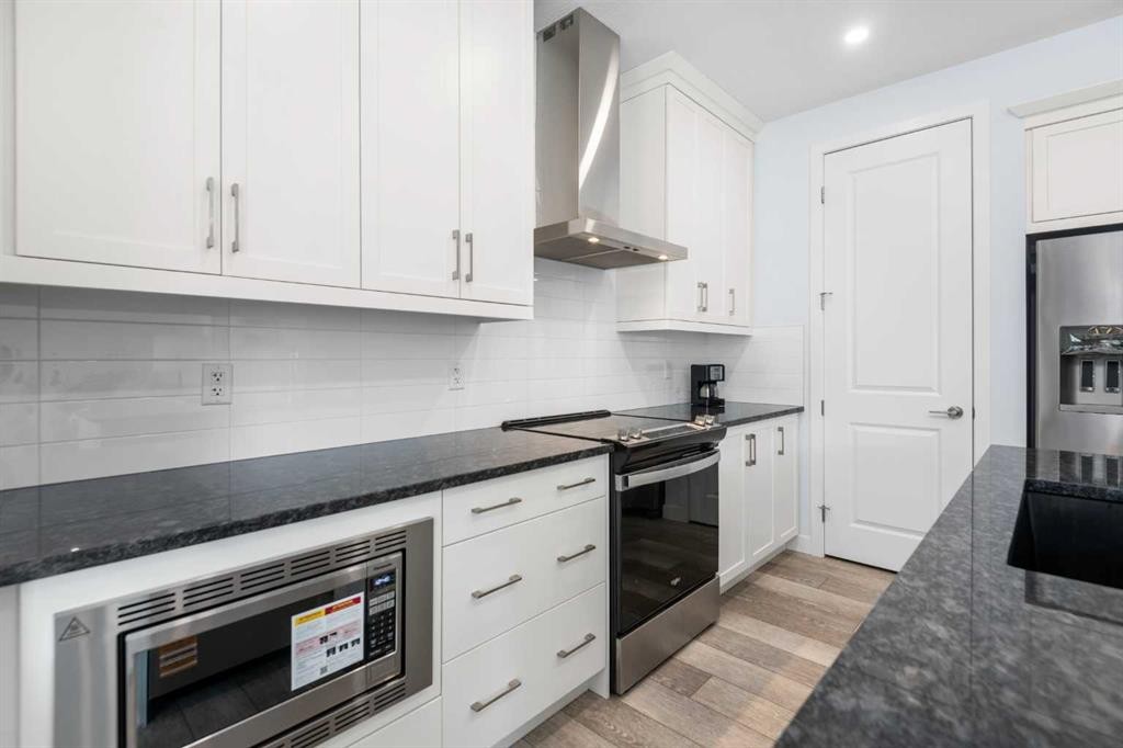 158 Magnolia Path Se, Calgary, AB - Indoor Photo Showing Kitchen With Upgraded Kitchen