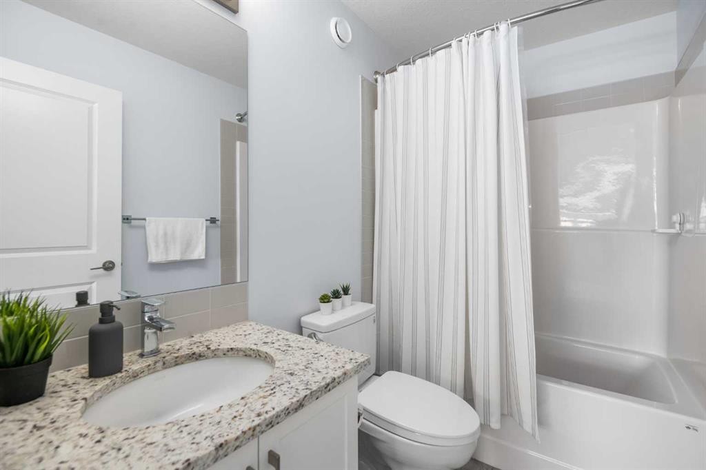 158 Magnolia Path Se, Calgary, AB - Indoor Photo Showing Bathroom