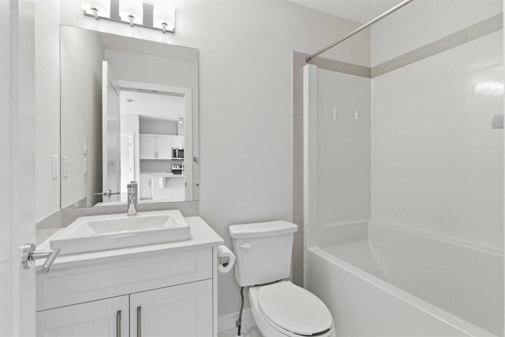 211-25 Walgrove Walk Se, Calgary, AB - Indoor Photo Showing Bathroom
