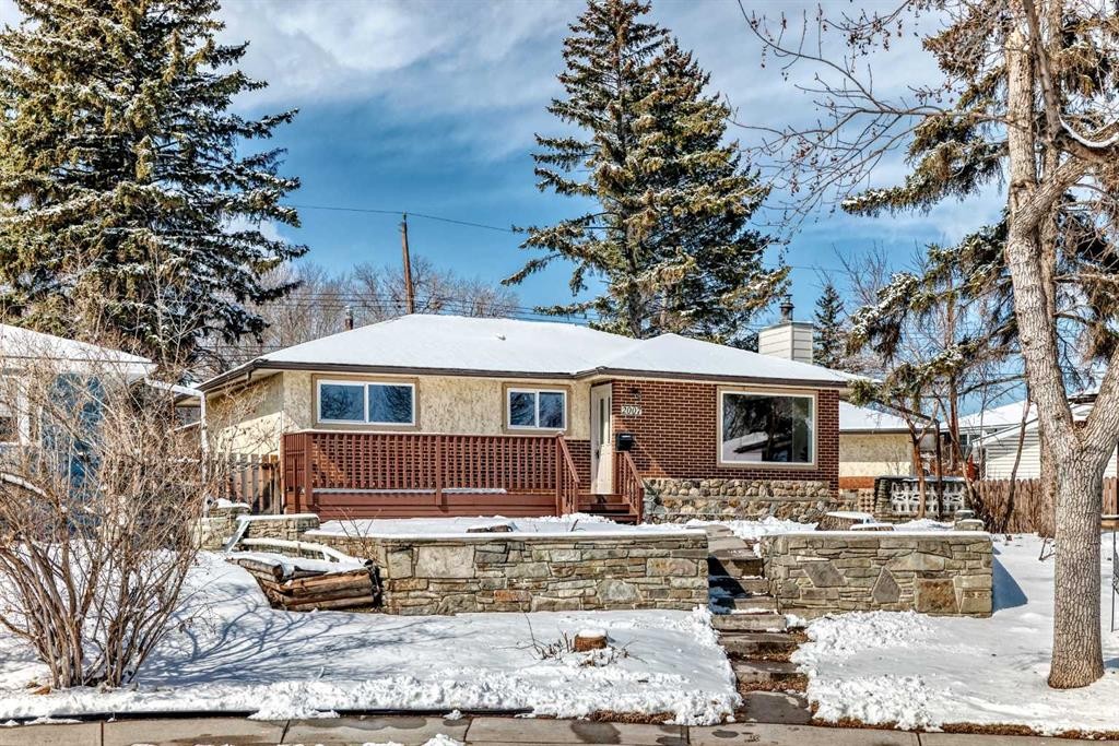 2007 Cottonwood Crescent Se, Calgary, AB - Outdoor