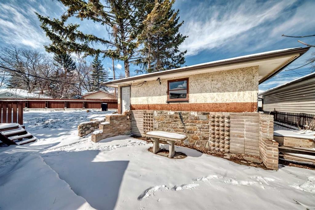 2007 Cottonwood Crescent Se, Calgary, AB - Outdoor