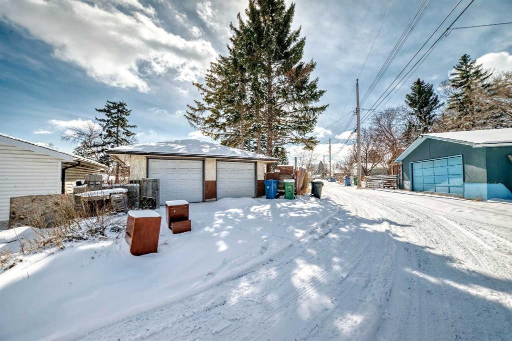 2007 Cottonwood Crescent Se, Calgary, AB - Outdoor