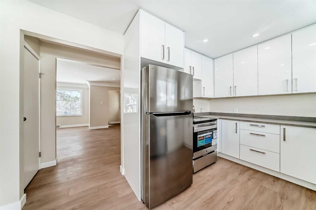 2007 Cottonwood Crescent Se, Calgary, AB - Indoor Photo Showing Kitchen