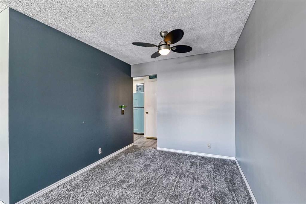 3523 48 Street Ne, Calgary, AB - Indoor Photo Showing Other Room