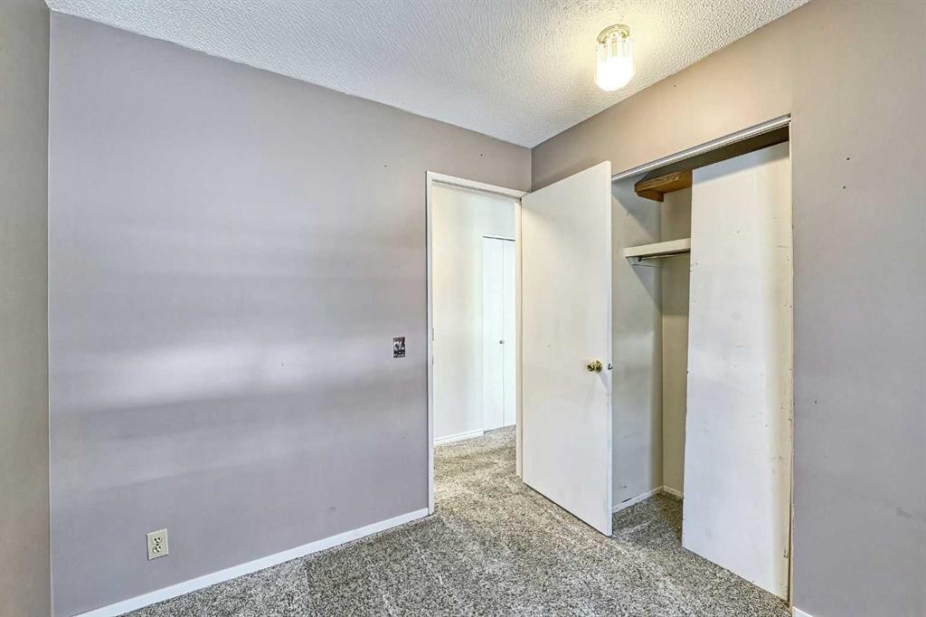 3523 48 Street Ne, Calgary, AB - Indoor Photo Showing Other Room