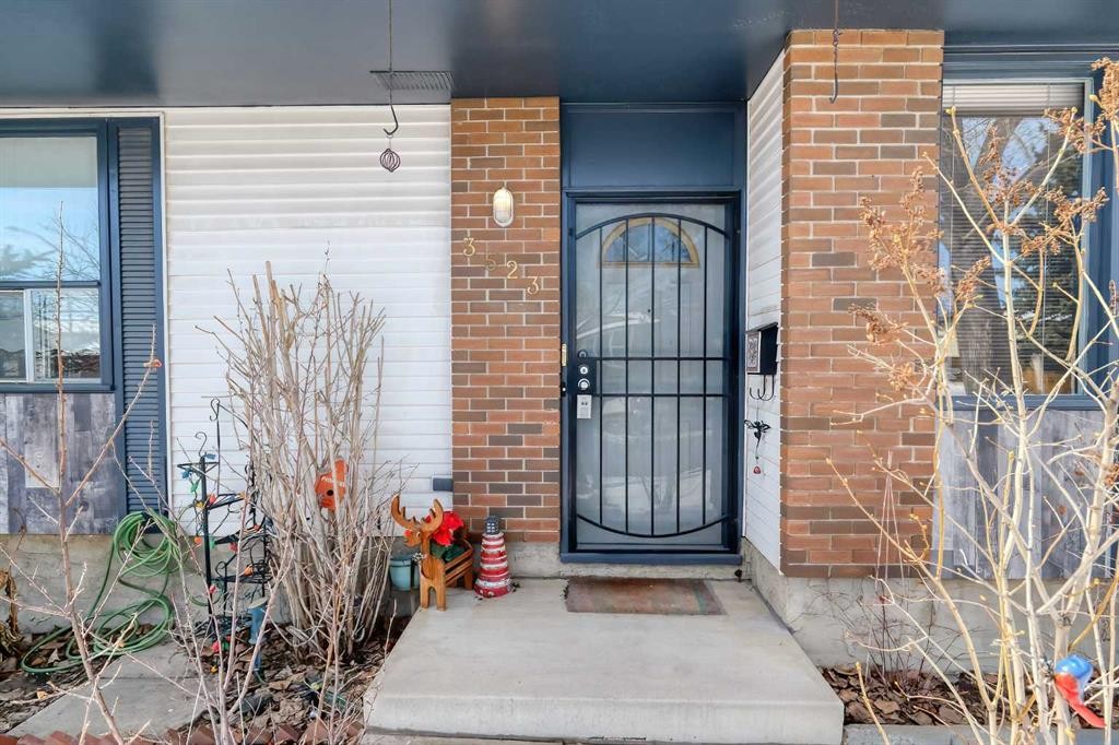 3523 48 Street Ne, Calgary, AB - Outdoor With Exterior