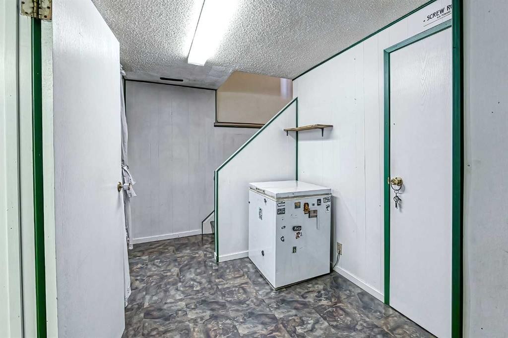 3523 48 Street Ne, Calgary, AB - Photo Showing Other Room
