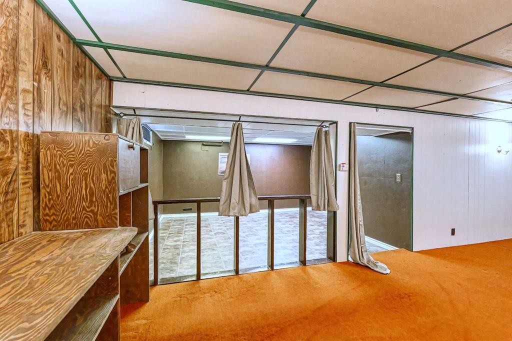 3523 48 Street Ne, Calgary, AB - Indoor Photo Showing Other Room