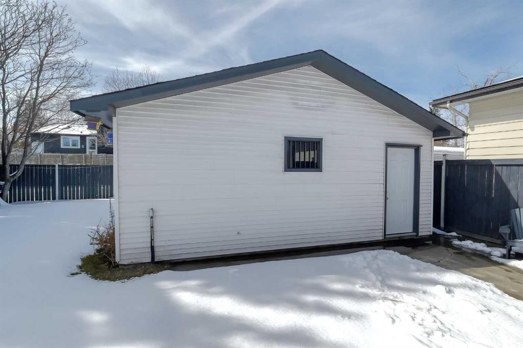 3523 48 Street Ne, Calgary, AB - Outdoor