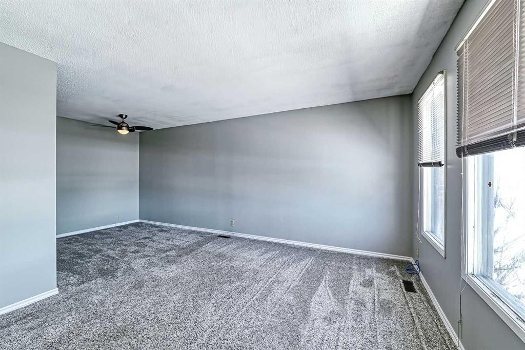 3523 48 Street Ne, Calgary, AB - Indoor Photo Showing Other Room