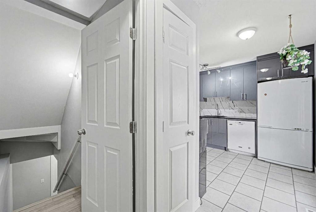 78 Martinview Crescent Ne, Calgary, AB - Indoor Photo Showing Other Room