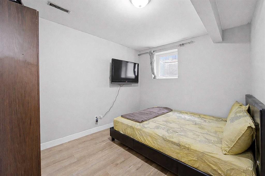 78 Martinview Crescent Ne, Calgary, AB - Indoor Photo Showing Bedroom