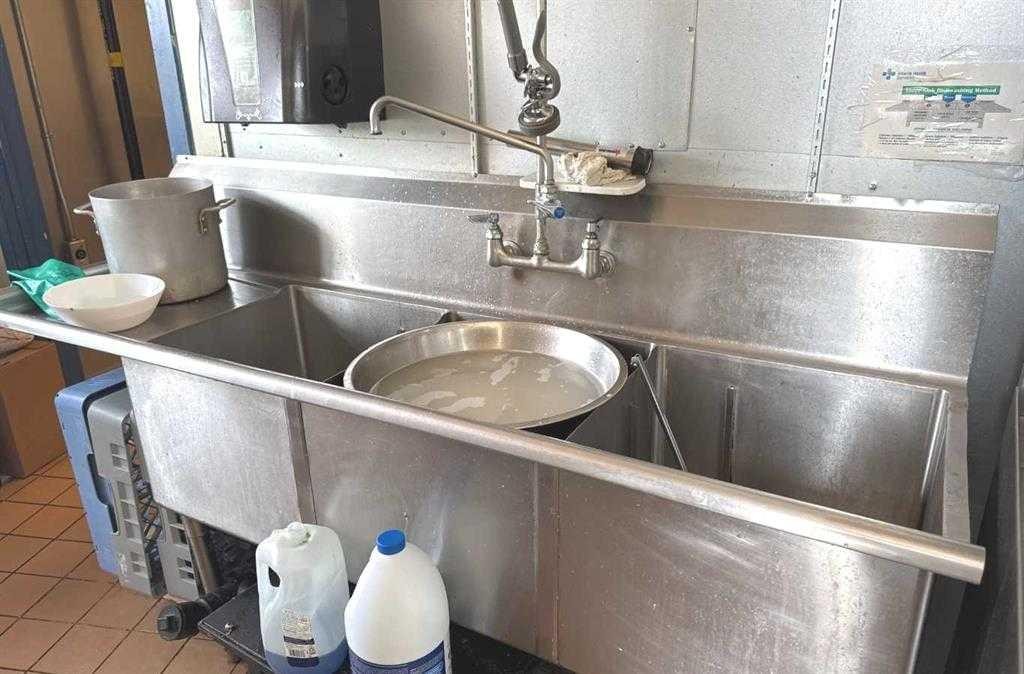 320 West Creek Drive, Chestermere, AB