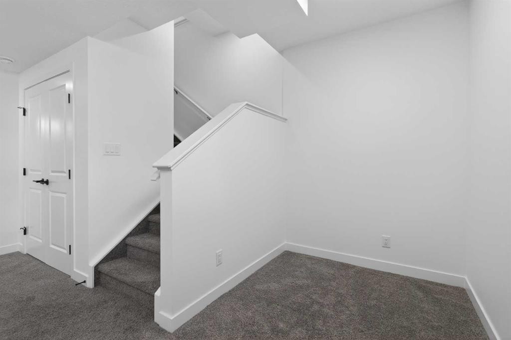 12 Heirloom Crescent Se, Calgary, AB - Indoor Photo Showing Other Room