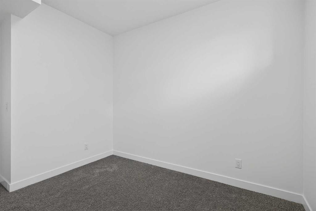 12 Heirloom Crescent Se, Calgary, AB - Indoor Photo Showing Other Room
