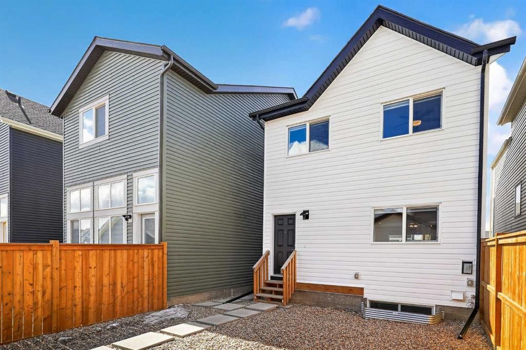 12 Heirloom Crescent Se, Calgary, AB - Outdoor With Exterior