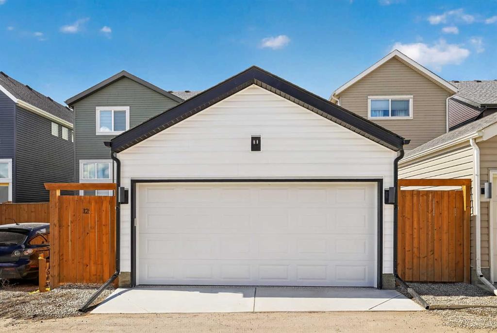12 Heirloom Crescent Se, Calgary, AB - Outdoor With Exterior