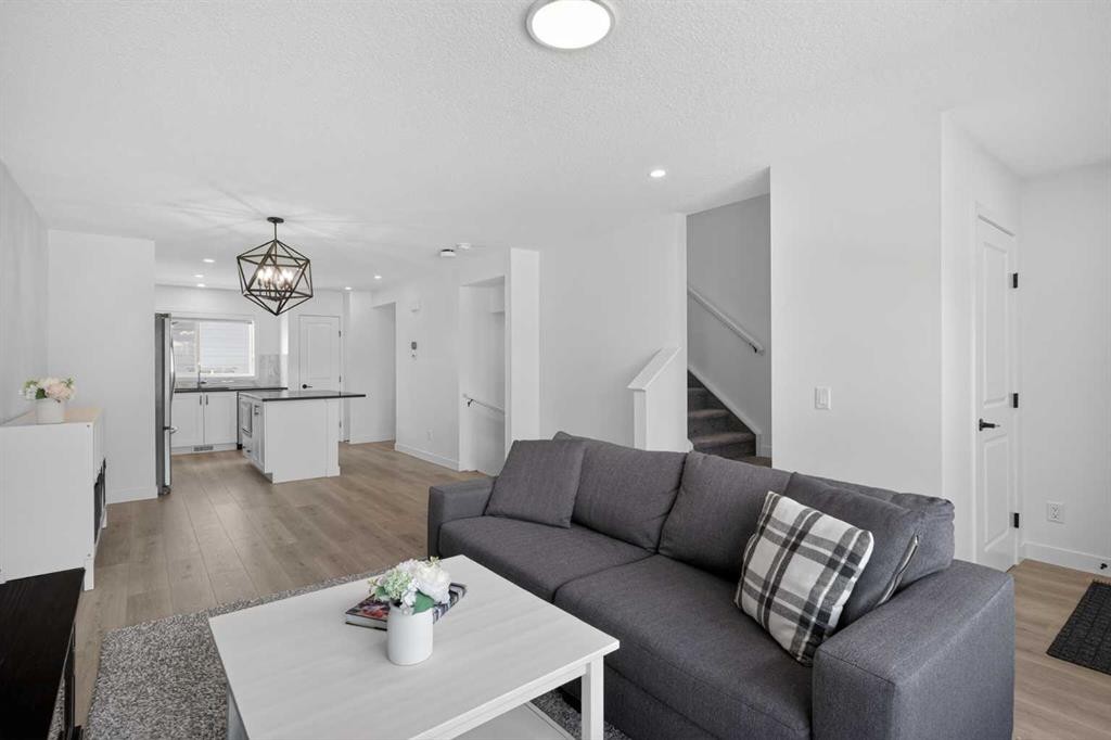 12 Heirloom Crescent Se, Calgary, AB - Indoor Photo Showing Living Room