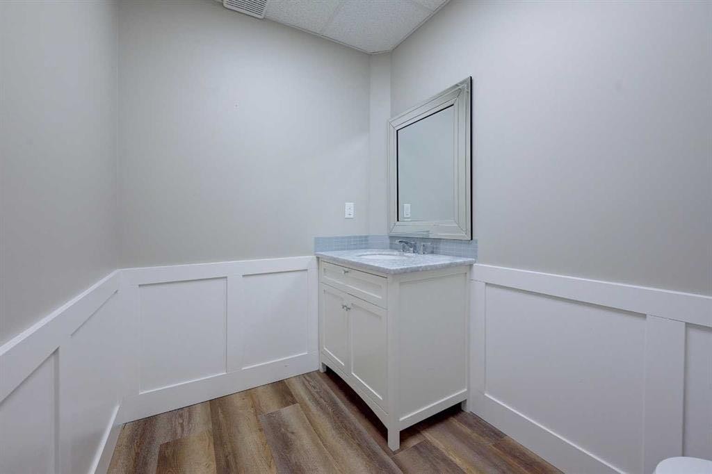 203-5116 52 Street, Red Deer, AB