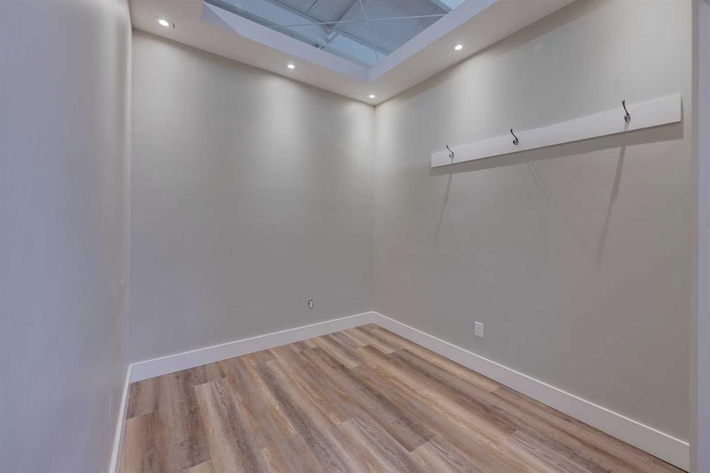 203-5116 52 Street, Red Deer, AB