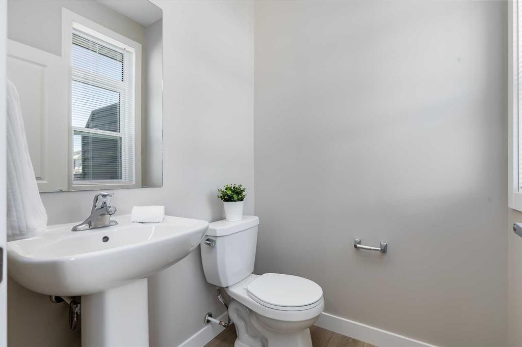 118 Legacy Path Se, Calgary, AB - Indoor Photo Showing Bathroom