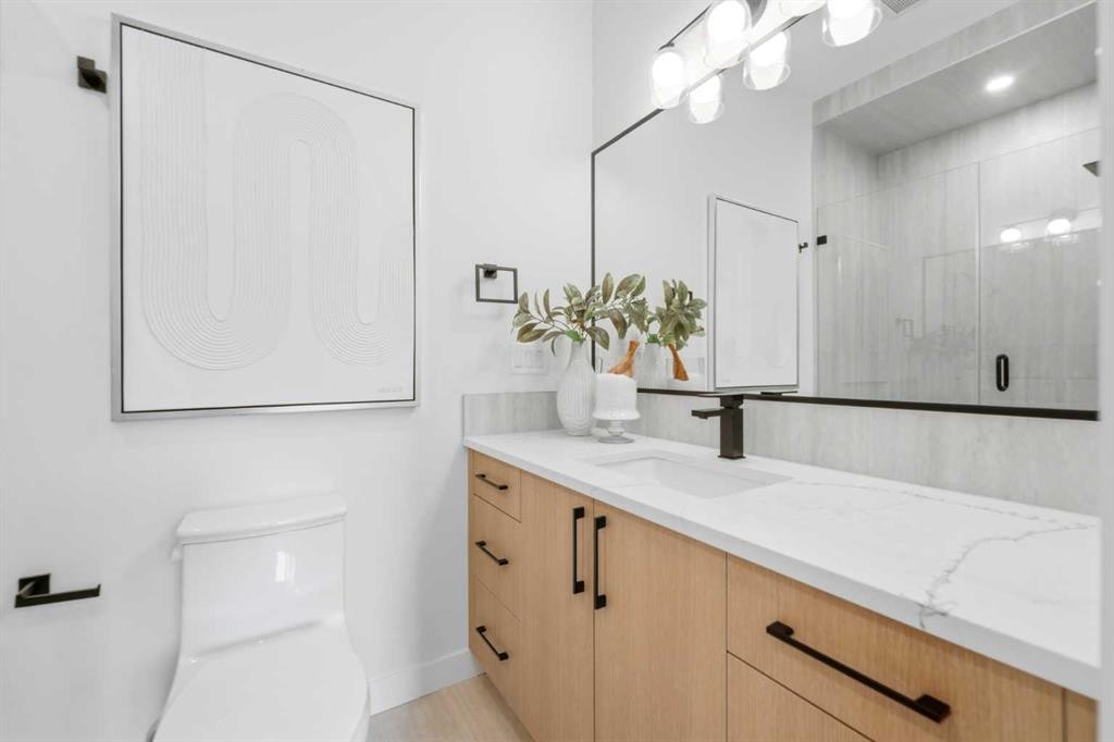 2-521 15 Avenue Ne, Calgary, AB - Indoor Photo Showing Bathroom